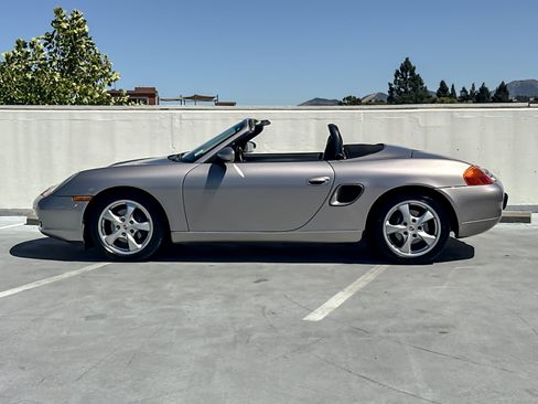 Used 2002 Porsche Boxster RWD image 3