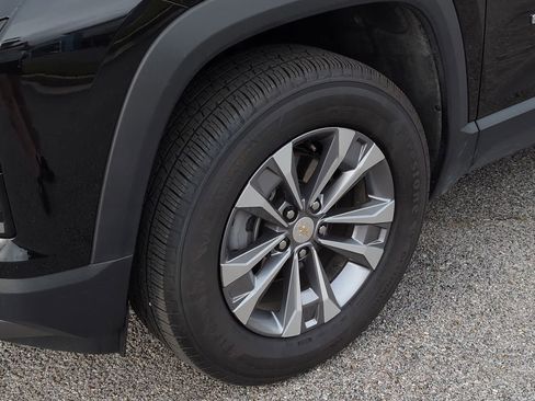 Used 2025 Chevrolet Equinox LT FWD image 12