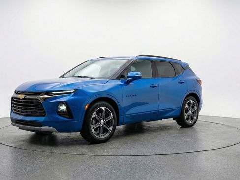 Used 2025 Chevrolet Blazer LT FWD image 3