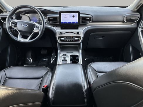 Used 2024 Ford Explorer XLT w/ Equipment Group 202A image 13