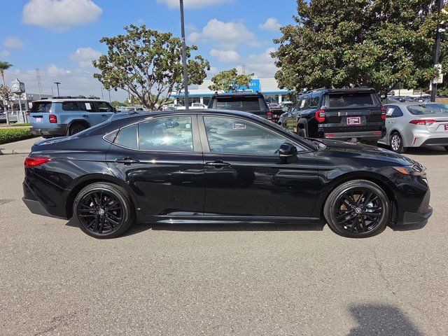 Used 2025 Toyota Camry SE FWD image 4