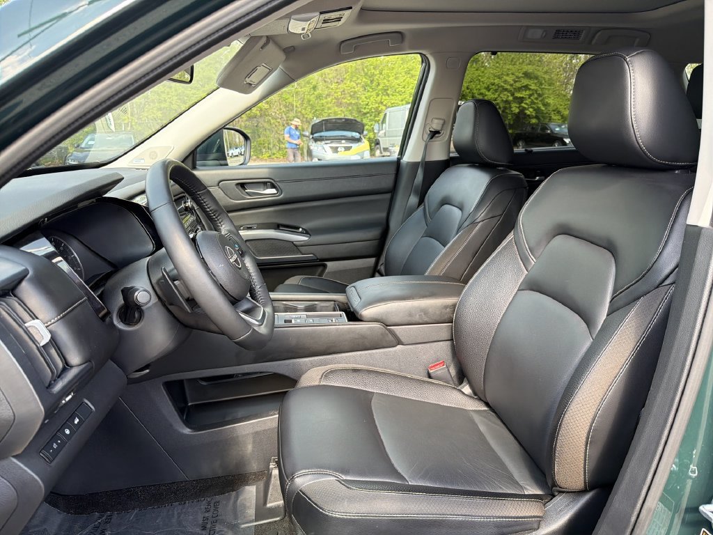 Certified 2025 Nissan Pathfinder SL w/ SL Premium Package FWD image 25