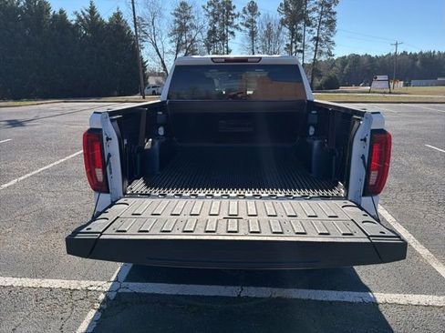 Used 2024 GMC Sierra 1500 SLT image 6