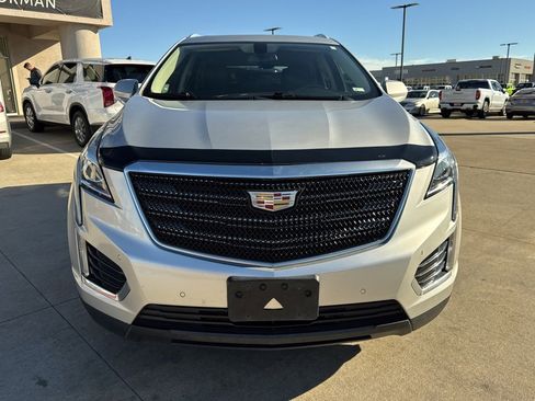 Used 2017 Cadillac XT5 Luxury image 2