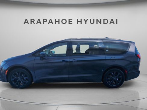 Used 2019 Chrysler Pacifica Limited w/ S Appearance Package image 3