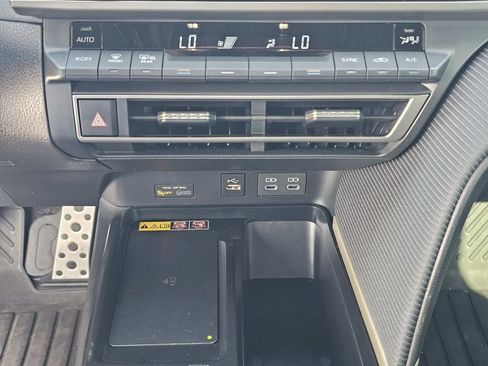 Used 2025 Toyota Camry SE FWD image 35