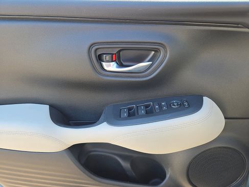 Certified 2024 Honda HR-V LX image 14