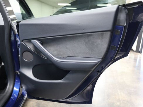 Used 2022 Tesla Model Y Long Range image 34