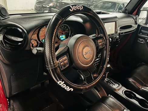 Used 2012 Jeep Wrangler Unlimited Sahara image 16