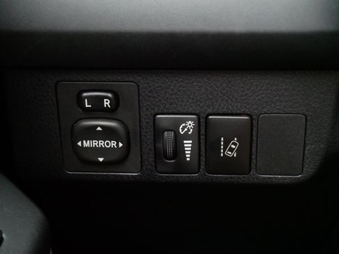 Used 2018 Toyota RAV4 LE w/ Carpet Mat Package FWD image 27