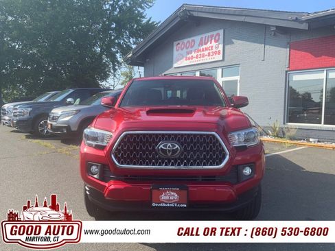 Used 2019 Toyota Tacoma TRD Sport w/ Technology Package AWD/4WD image 2