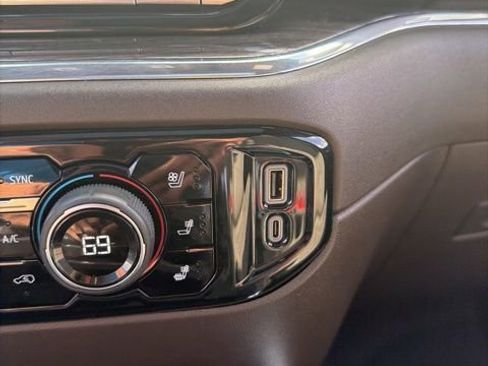 Used 2024 Chevrolet Silverado 2500 LTZ w/ LTZ Convenience Package image 34