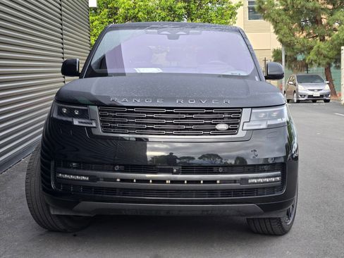 Used 2023 Land Rover Range Rover SE AWD/4WD image 2