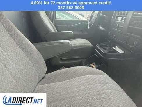Used 2017 Chevrolet Express 2500 image 7