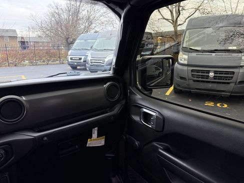 Used 2021 Jeep Gladiator Sport image 24