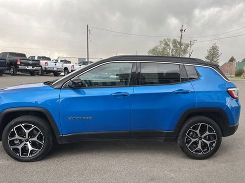 Used 2025 Jeep Compass Limited AWD/4WD image 5