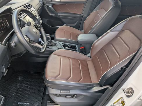 Used 2022 Volkswagen Tiguan SEL R-Line image 12