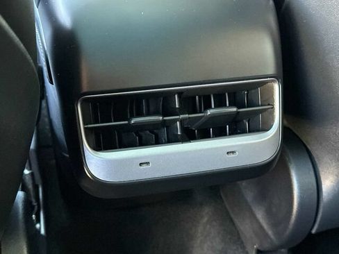 Used 2025 Tesla Model Y Long Range RWD image 15