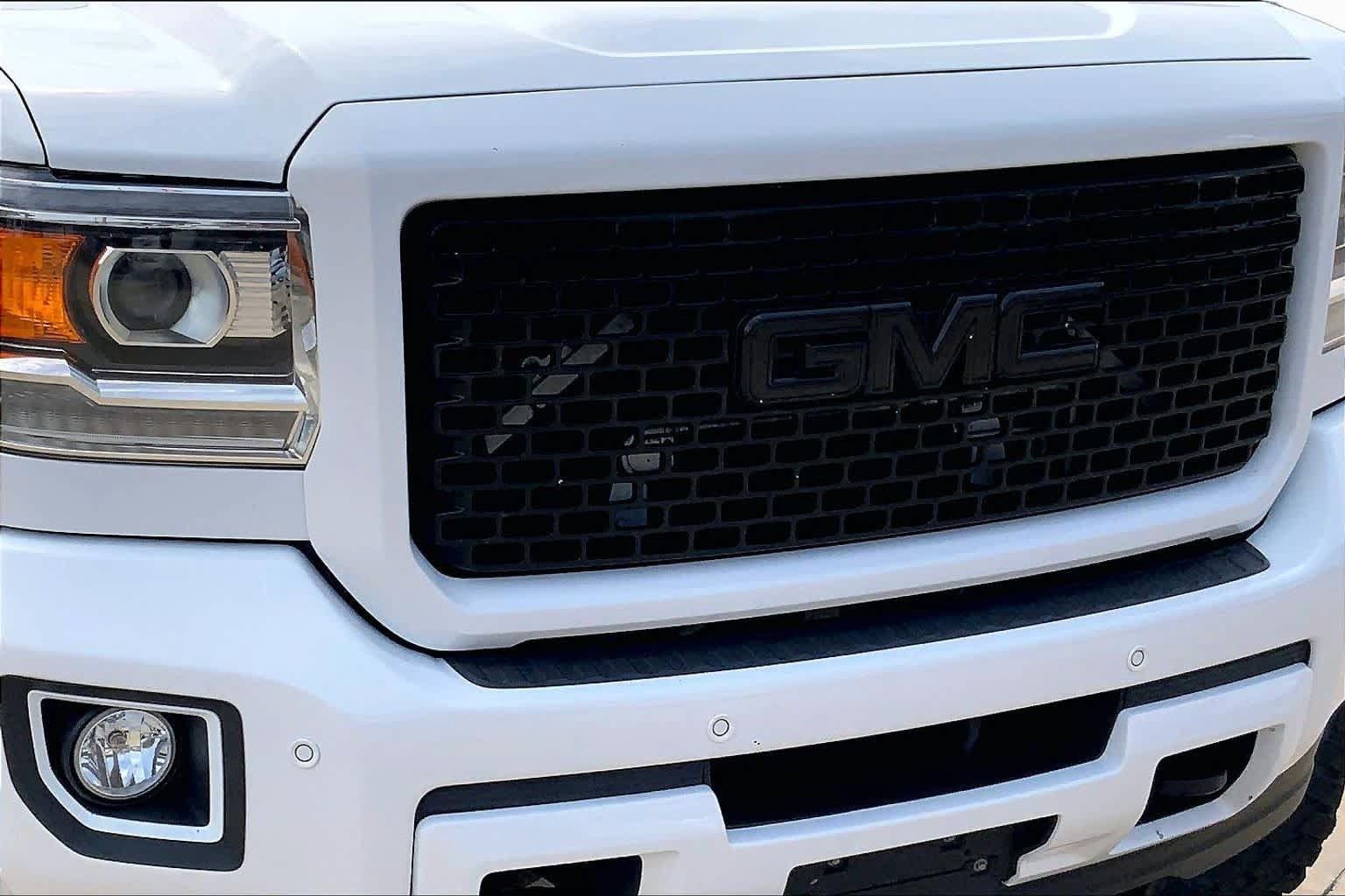 Used 2016 GMC Sierra 2500 Denali w/ Duramax Plus Package AWD/4WD image 28