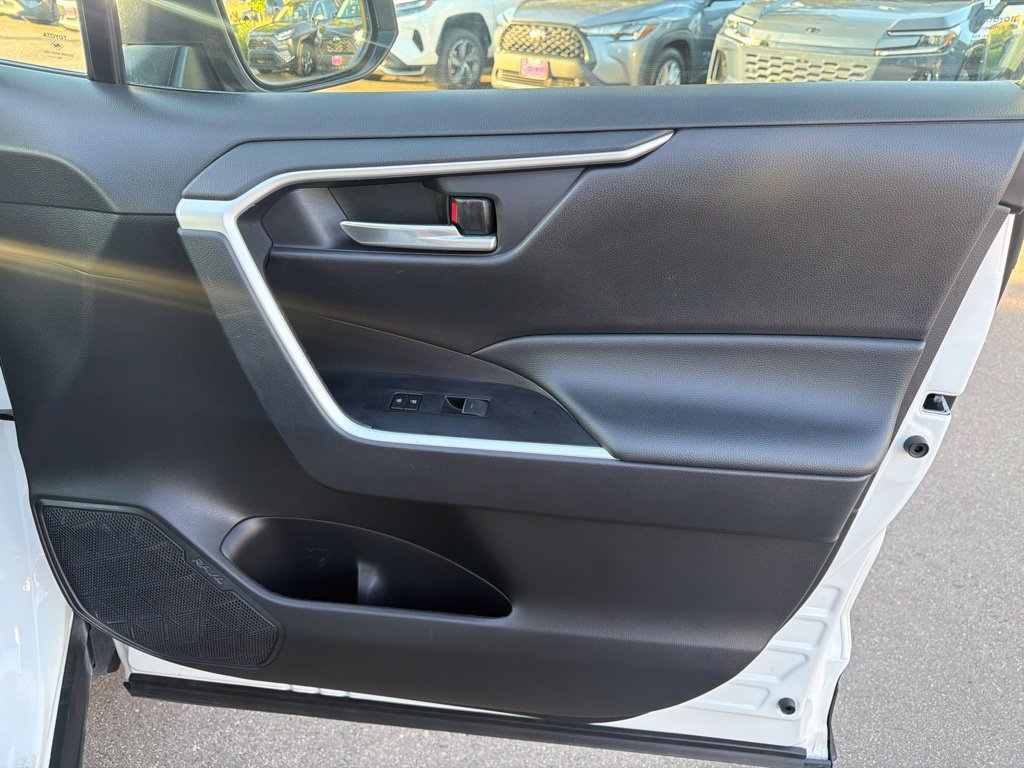 Used 2025 Toyota RAV4 XLE AWD/4WD image 11