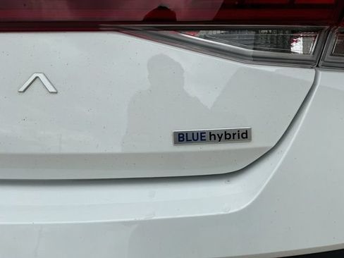 Certified 2024 Hyundai Elantra Blue FWD image 15