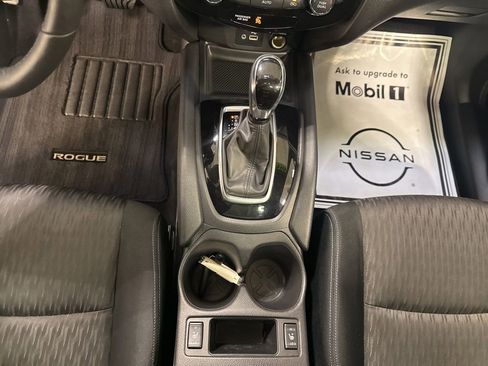 Used 2018 Nissan Rogue SV w/ Sun & Sound Touring Package image 19