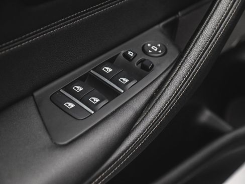 Used 2023 BMW 530e xDrive w/ Premium Package image 9