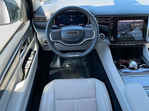 Used 2024 Jeep Wagoneer Series III w/ Premium Group I AWD/4WD image 23