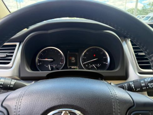 Used 2017 Toyota Highlander XLE w/ Carpet Mat Package AWD/4WD image 20