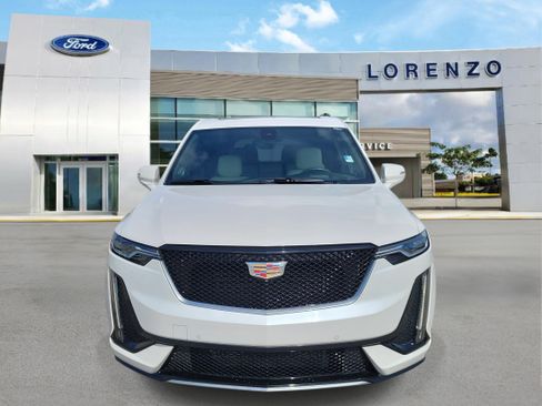 Used 2023 Cadillac XT6 Sport w/ Technology Package AWD/4WD image 2