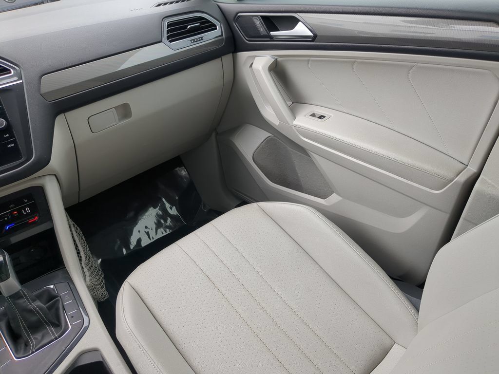 Certified 2022 Volkswagen Tiguan SE FWD image 16
