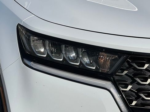 Used 2023 Kia Sorento X-Line EX image 8