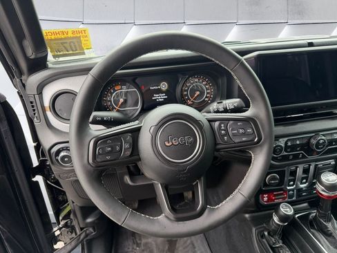 Used 2025 Jeep Wrangler Sport AWD/4WD image 13