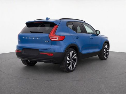 Used 2024 Volvo XC40 B5 Plus w/ Protection Package Premier AWD/4WD image 4