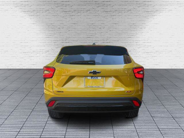 Used 2024 Chevrolet Trax RS w/ Sunroof Package FWD image 12