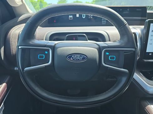 Used 2025 Ford Expedition Max Platinum w/ Platinum Ultimate Package AWD/4WD image 19