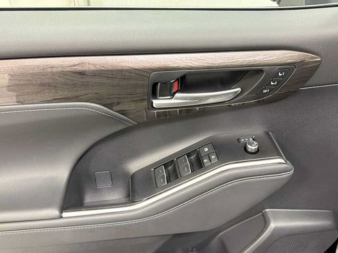 Certified 2026 Toyota Highlander Platinum AWD/4WD image 15