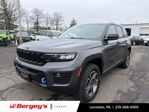 Used 2022 Jeep Grand Cherokee Trailhawk w/ Advanced Protech Group II image 1