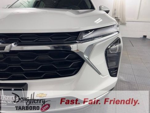 New 2025 Chevrolet Trax LT w/ Sunroof Package image 10