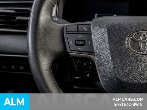 Used 2025 Toyota Camry SE image 25