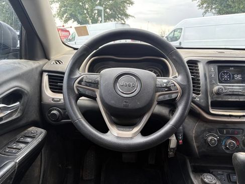Used 2014 Jeep Cherokee Sport w/ Trailer Tow Group AWD/4WD image 5