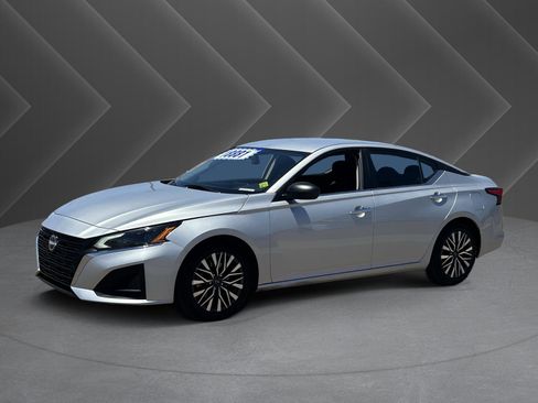 Used 2024 Nissan Altima 2.5 SV FWD image 32
