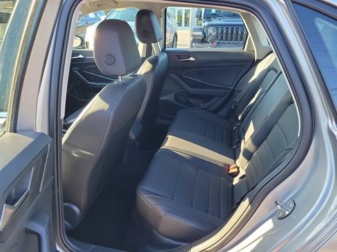 Certified 2023 Volkswagen Jetta SE w/ Panoramic Sunroof Package FWD image 11
