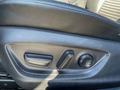 Used 2022 Toyota Camry SE FWD image 11