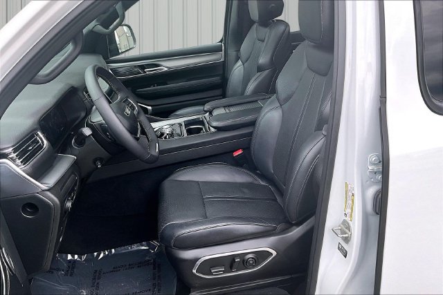 Used 2023 Jeep Wagoneer Series II AWD/4WD image 21