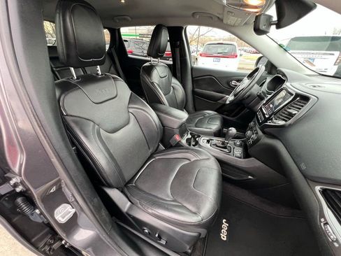 Used 2019 Jeep Cherokee Limited image 25