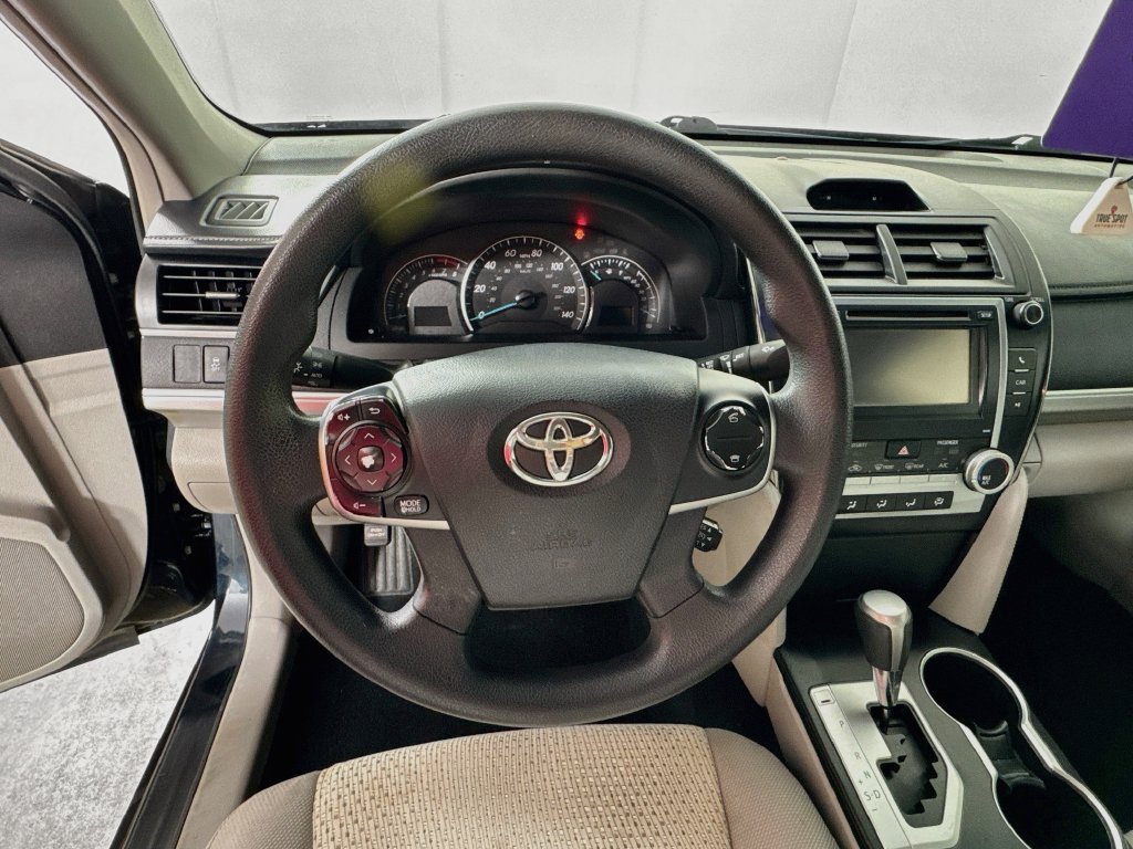 Used 2013 Toyota Camry LE FWD image 11