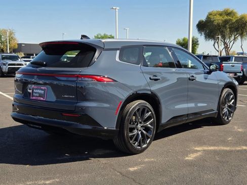 Used 2025 Toyota Crown Signia Limited image 5