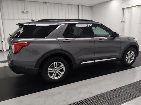 Used 2023 Ford Explorer XLT AWD/4WD image 10