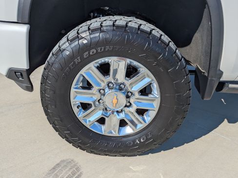 Used 2024 Chevrolet Silverado 2500 High Country w/ High Country Premium Package AWD/4WD image 10